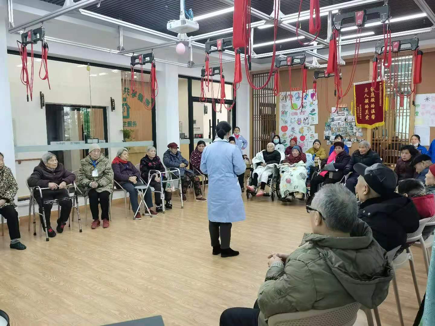 淇╁疂璐濅綍瀹楄姳涓鴻佷漢璁茶 淇╁疂璐濅綍瀹楄姳涓鴻佷漢璁茶