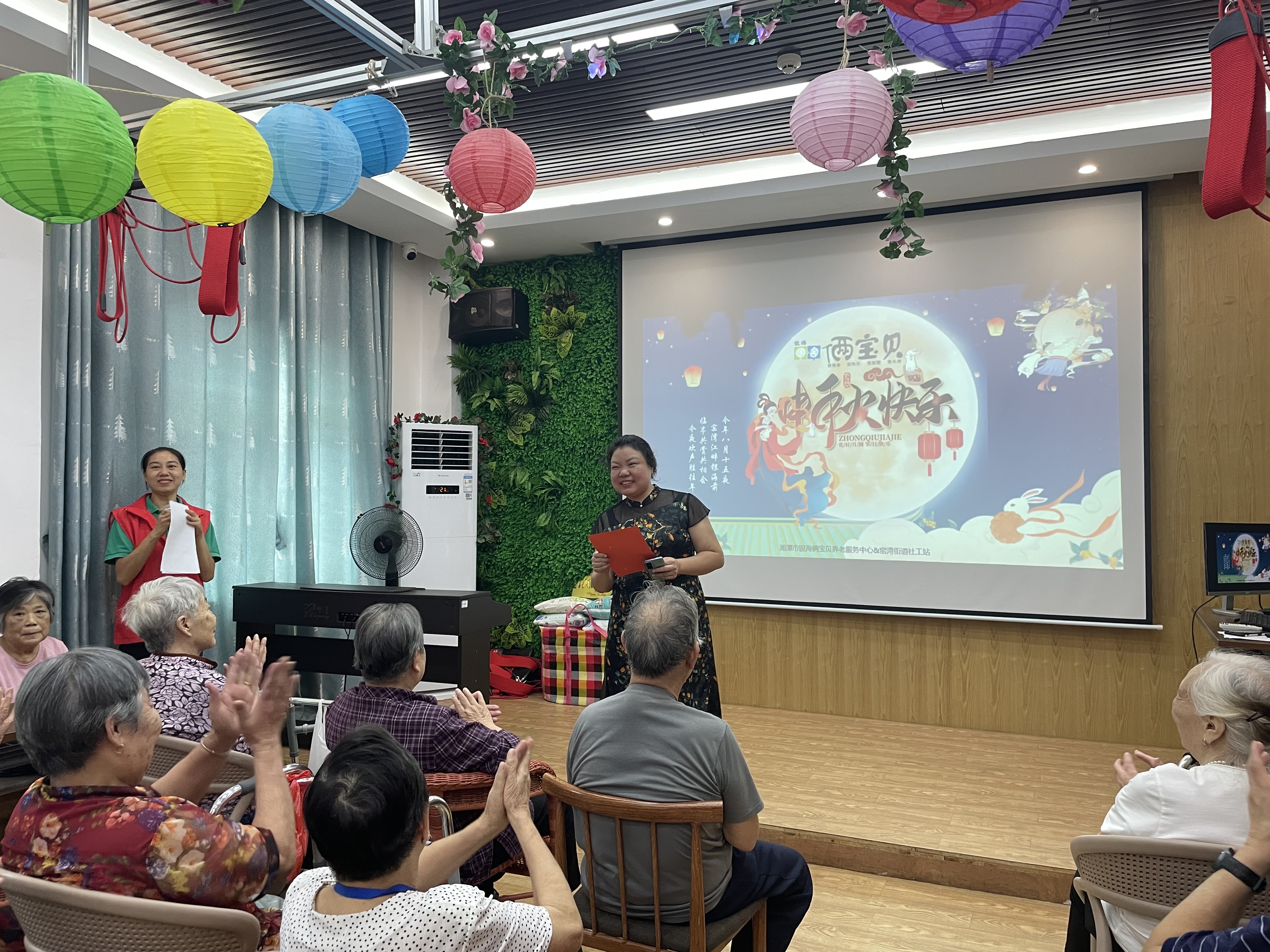 猜燈謎、嘗月餅、品思念