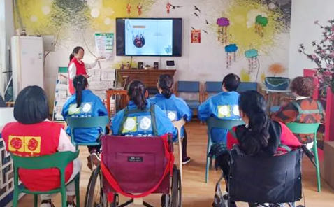 俩宝贝月度培训：(x��)沉浸式体验促�q�养老服务升�U? /></a></li></ul>
                        </div>
                    </div>
                </li>
                <li style=